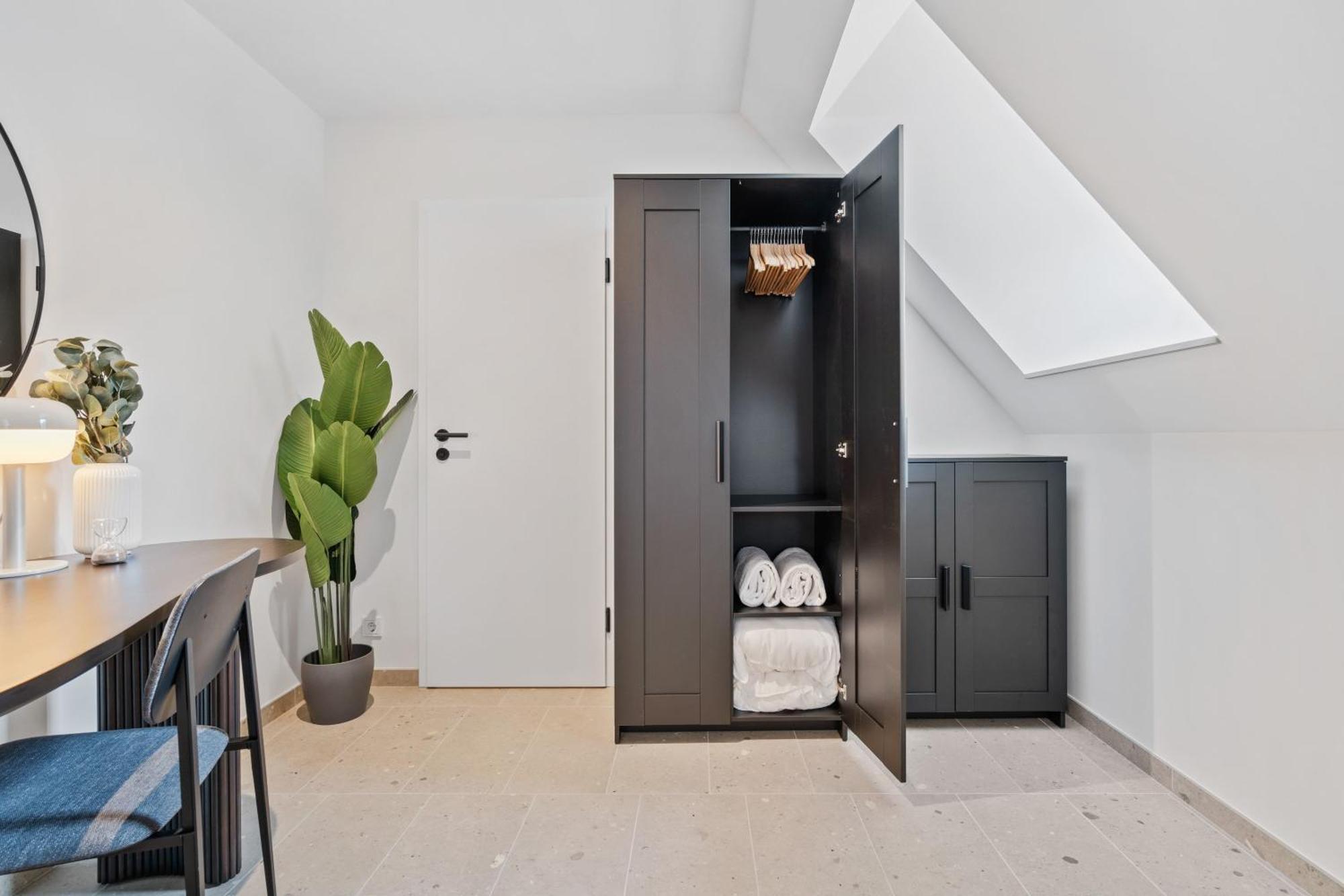 Elegant Clausen Apartment With King Bed & Wifi Люксембург Екстериор снимка
