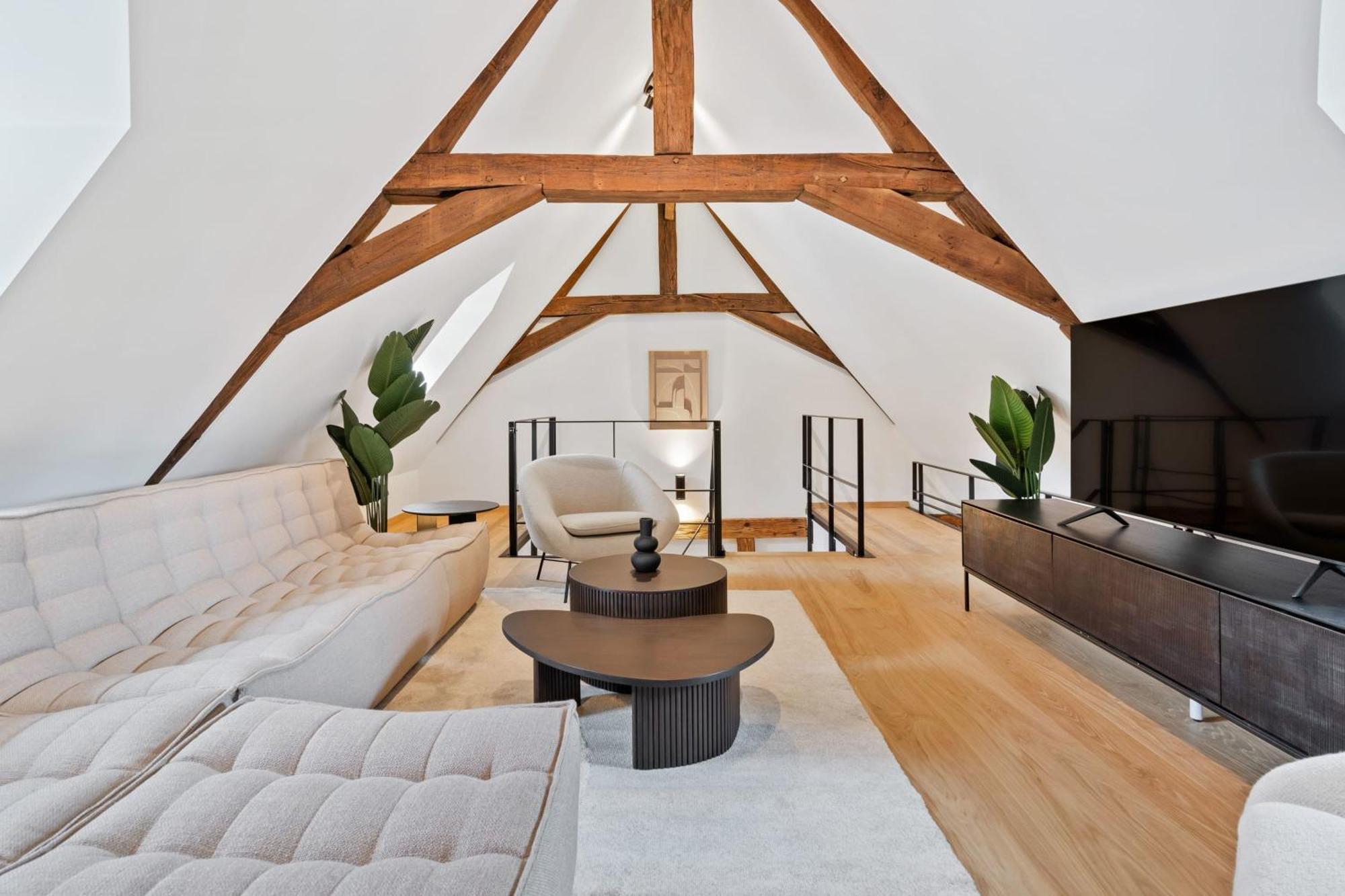 Elegant Clausen Apartment With King Bed & Wifi Люксембург Екстериор снимка