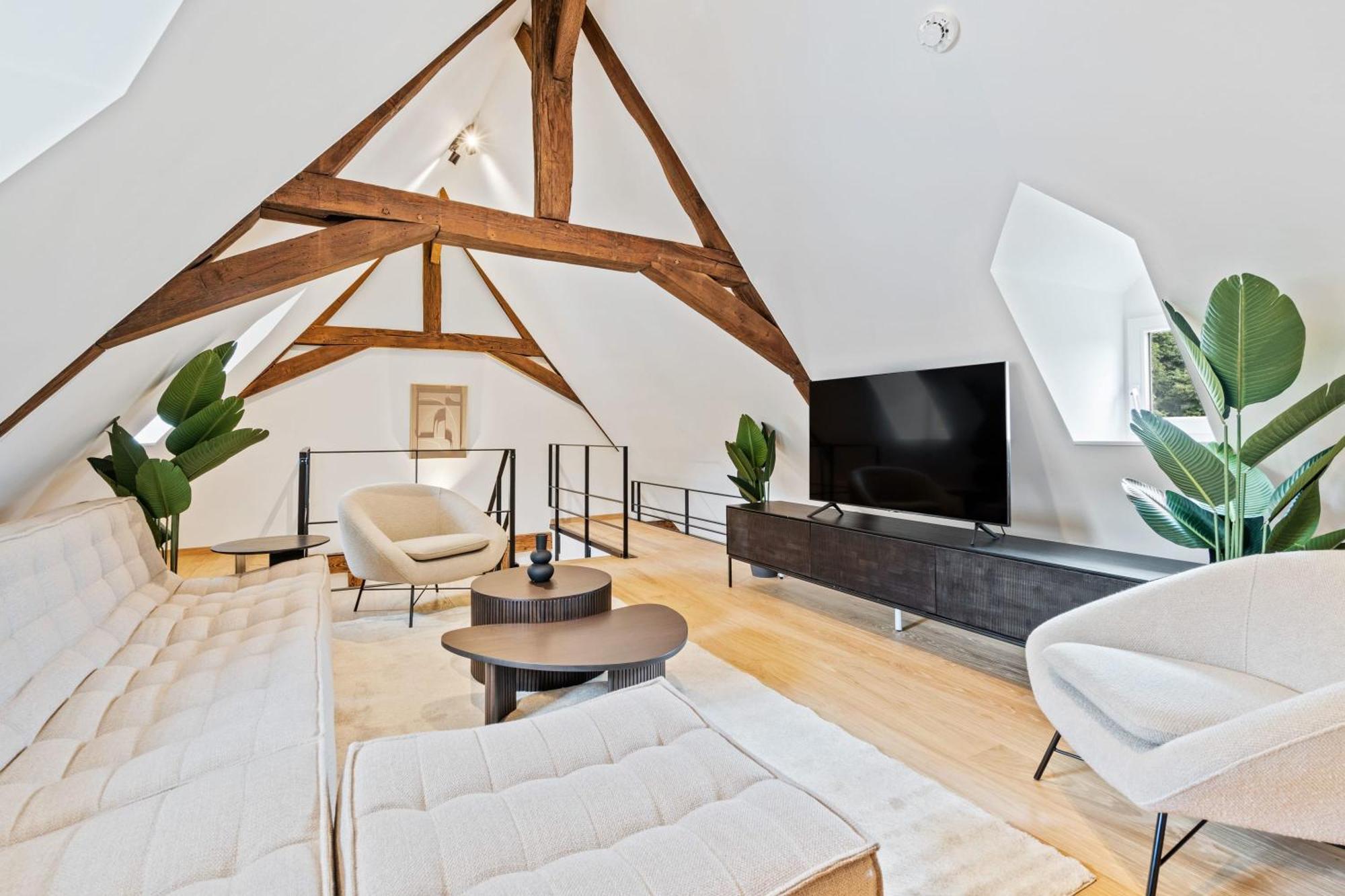 Elegant Clausen Apartment With King Bed & Wifi Люксембург Екстериор снимка
